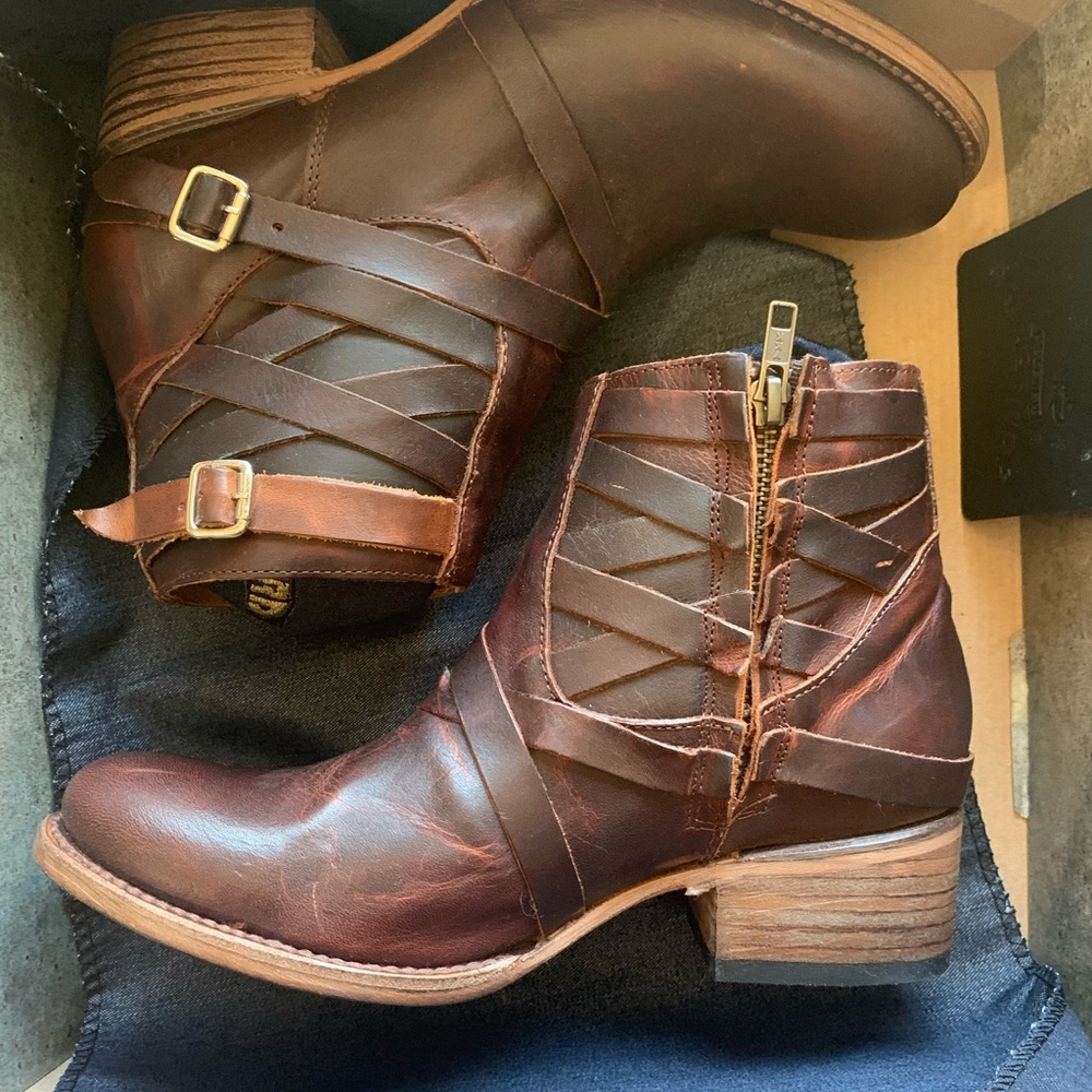 Freebird Sammi boots size 8
